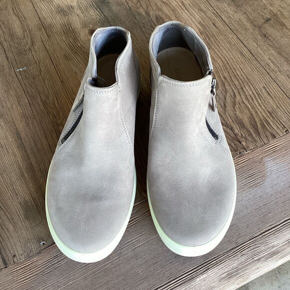 Ecco Low Bootie Suede Gray Soft Shoes Women’s 41/10 Zip Sneakers Ankle Boots - Picture 4 of 9